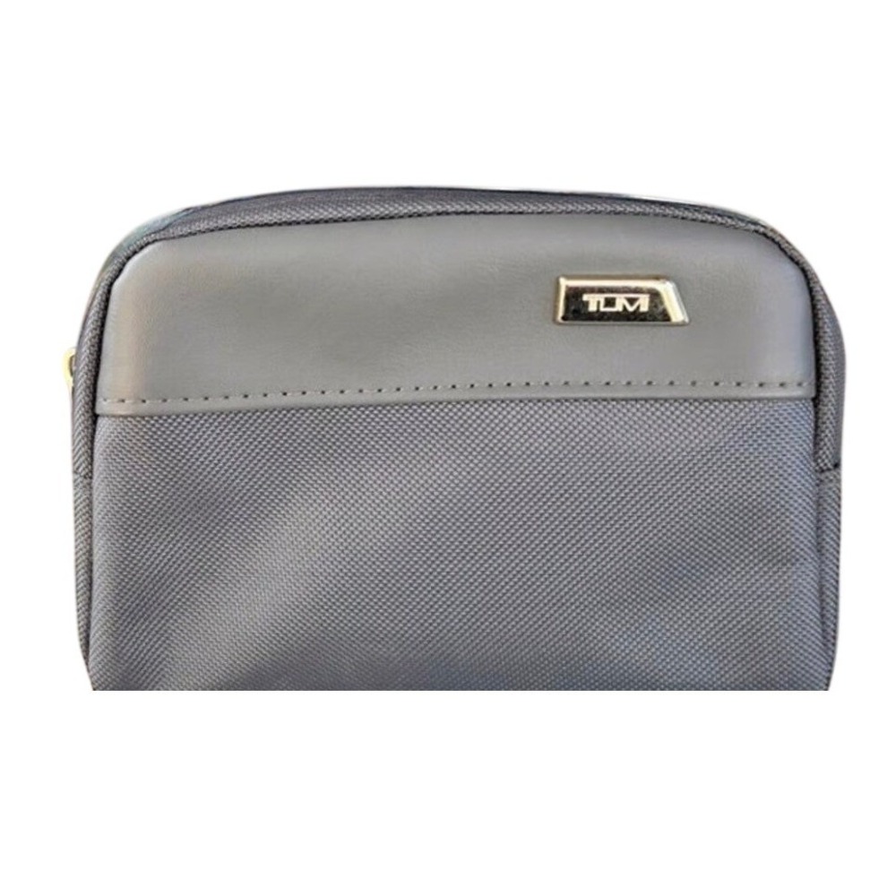 NEW TUMI Delta Airlines Grey Ballistic Nylon Amenity Kit with Kiehls Products